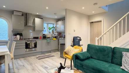 Carlisle Avenue, Acton W3, Image 3