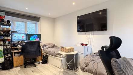 Carlisle Avenue, Acton W3, Image 7