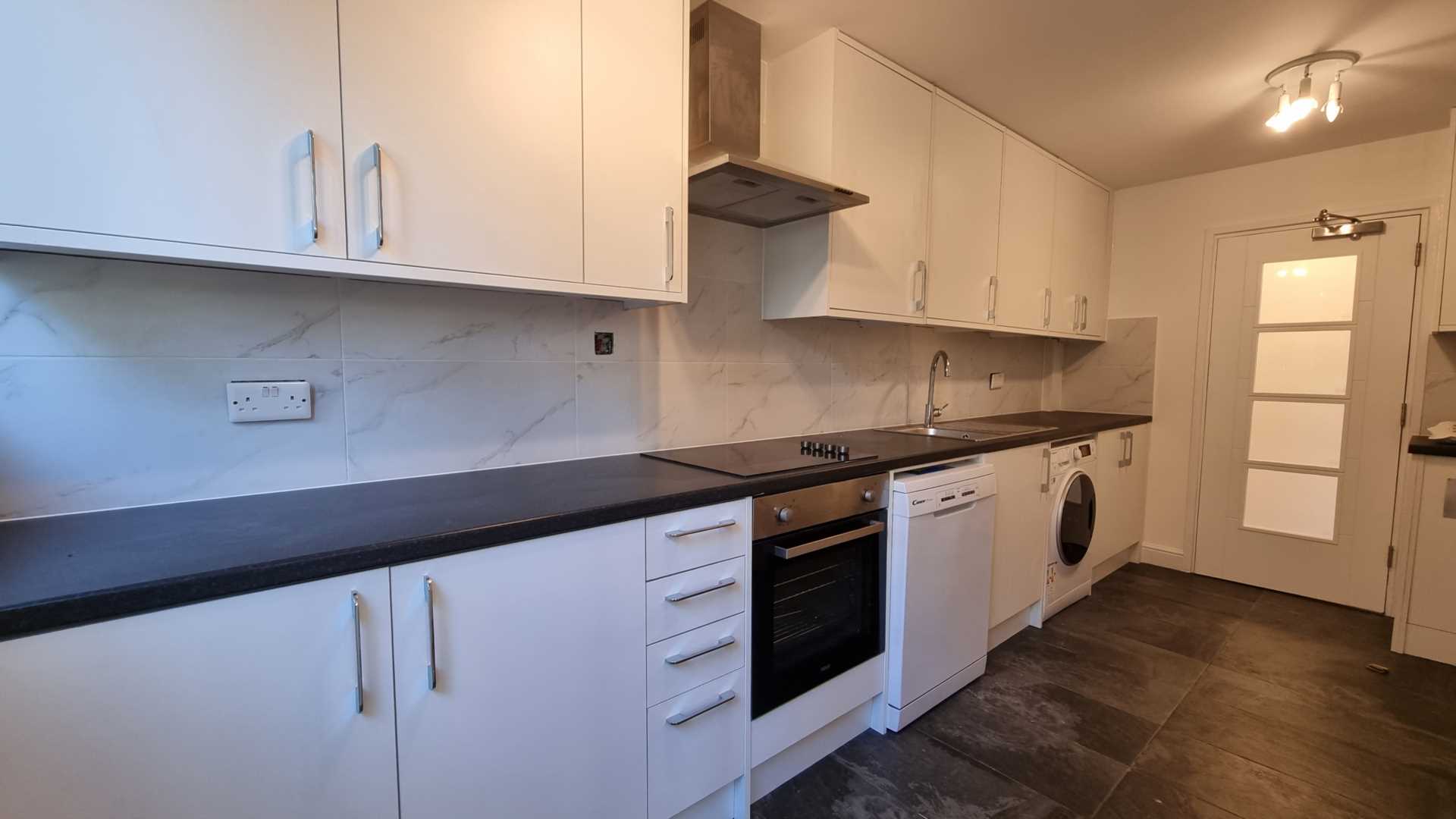 3 beds - Fitzrovia W1, Image 3