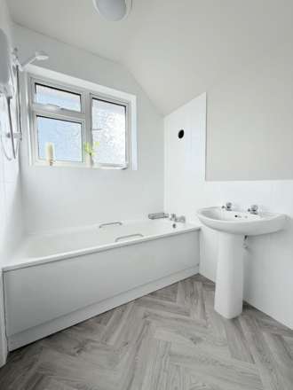 3 bedrooms, Kynaston Road, Bromley, Image 9