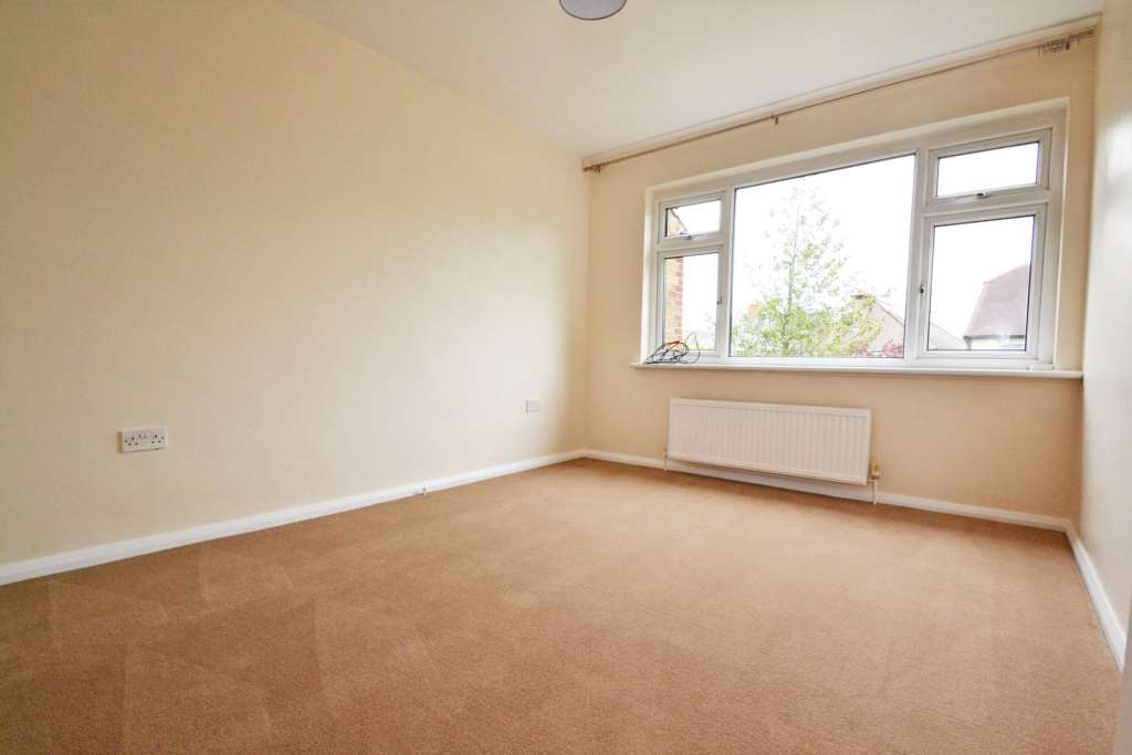 Freshly painted and spacious three-bedroom house, Image 4