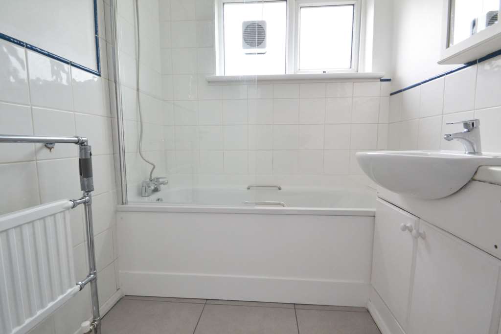 Freshly painted and spacious three-bedroom house, Image 7