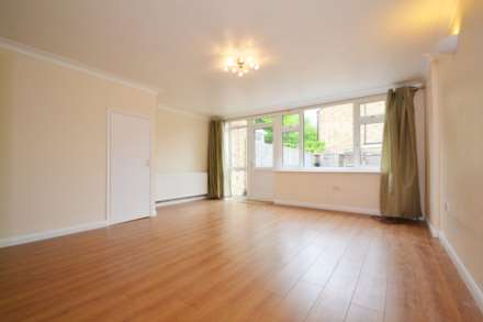 Freshly painted and spacious three-bedroom house, Image 2