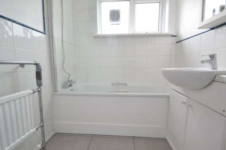 Freshly painted and spacious three-bedroom house, Image 7