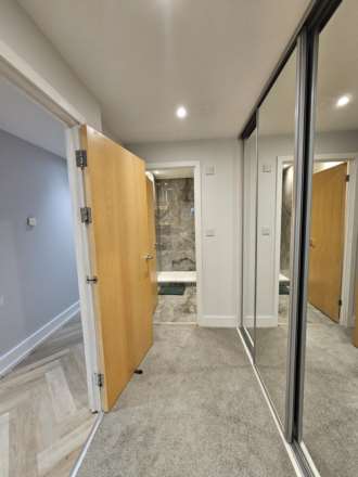 Millharbour, South Quay, E14 9NA (Water & Gas/Heating utilities included), Image 13