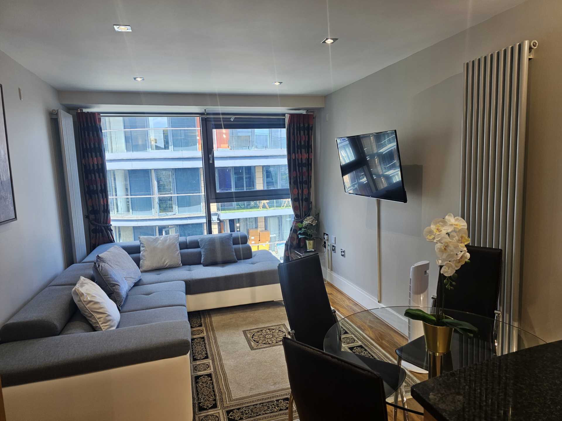 1 bed luxury apartment in 41Millharbour, South Quay, E14 9NA, Image 10