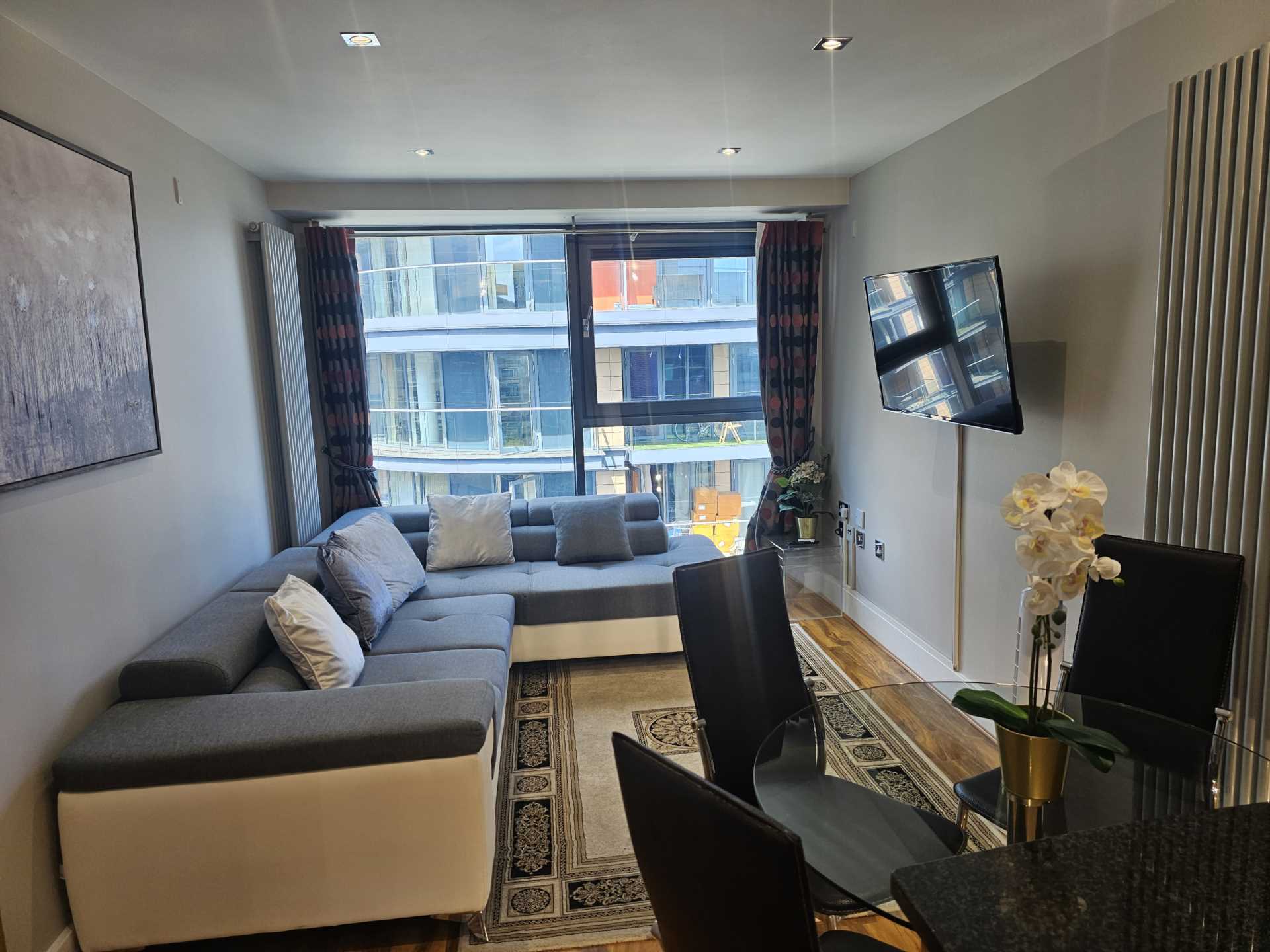 1 bed luxury apartment in 41Millharbour, South Quay, E14 9NA, Image 9