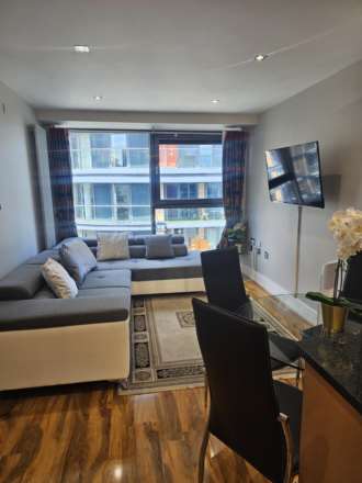 1 bed luxury apartment in 41Millharbour, South Quay, E14 9NA, Image 11