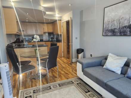 1 bed luxury apartment in 41Millharbour, South Quay, E14 9NA, Image 12