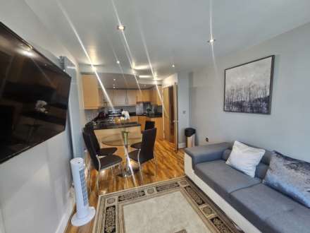 1 bed luxury apartment in 41Millharbour, South Quay, E14 9NA, Image 13