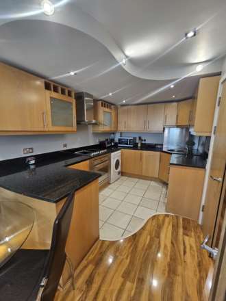 1 bed luxury apartment in 41Millharbour, South Quay, E14 9NA, Image 15