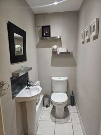 1 bed luxury apartment in 41Millharbour, South Quay, E14 9NA, Image 3