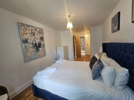 1 bed luxury apartment in 41Millharbour, South Quay, E14 9NA, Image 6