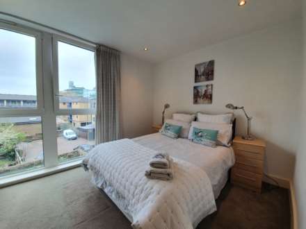 2 Bedroom Flat, Wapping High Street, London