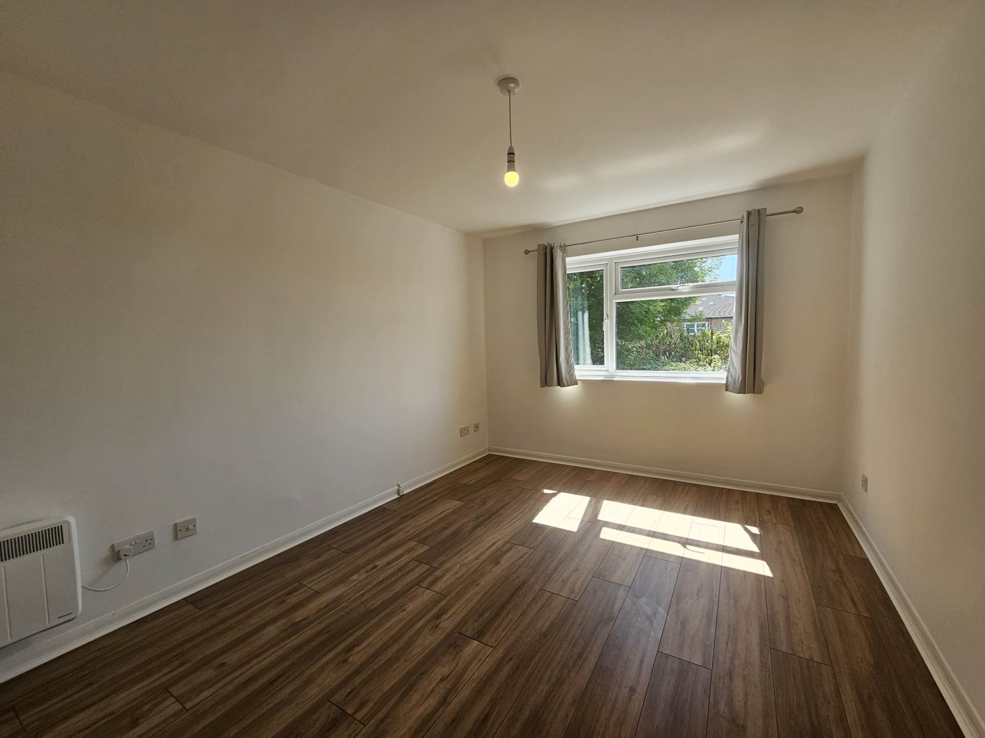 One bedroom, Selhurst Road, South Norwood, SE25 (with allocated parking)!, Image 11