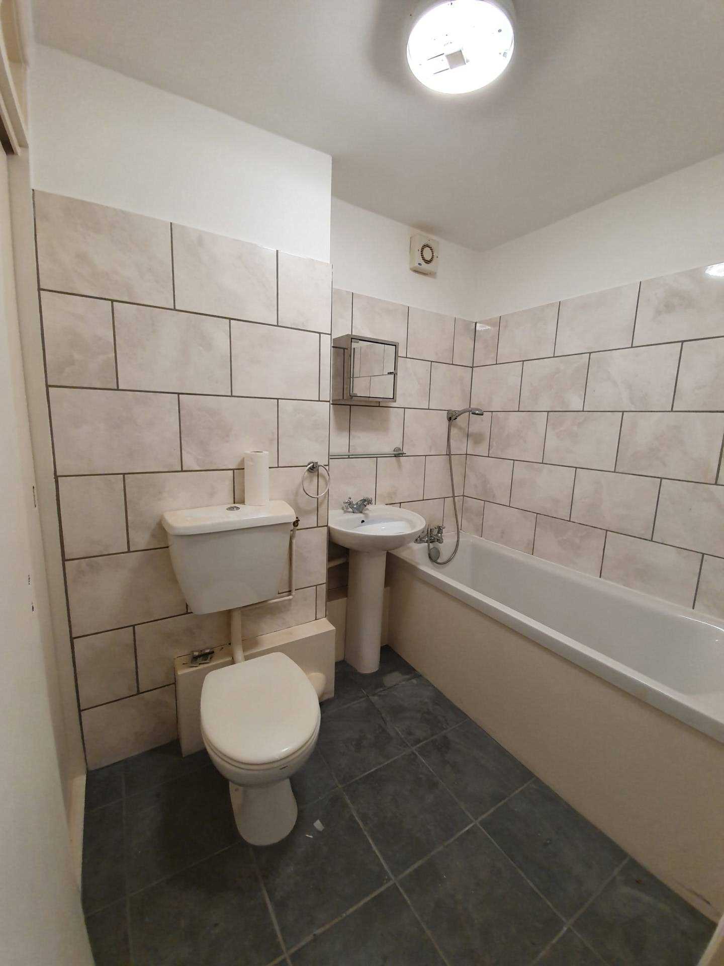 One bedroom, Selhurst Road, South Norwood, SE25 (with allocated parking)!, Image 4