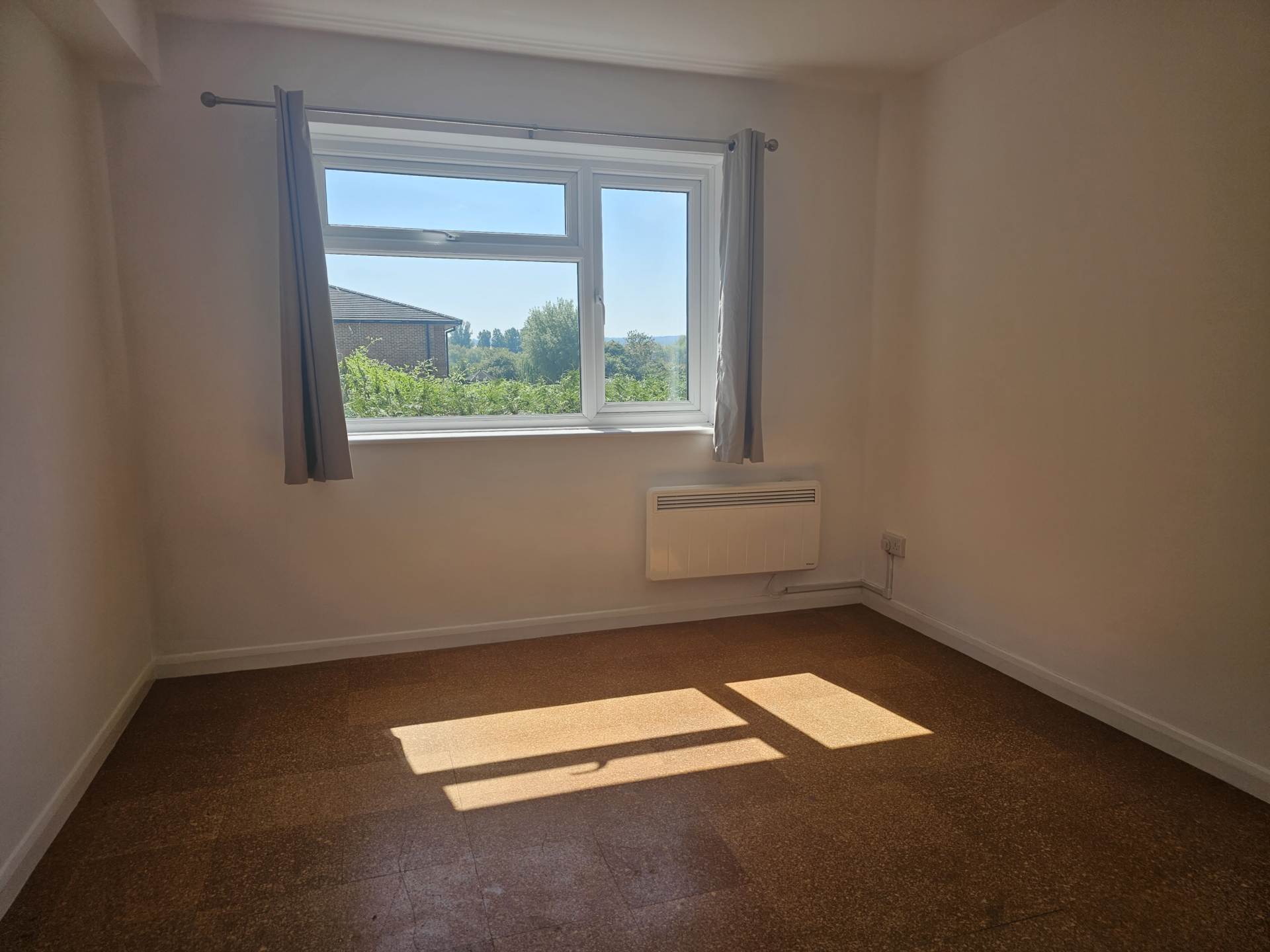 One bedroom, Selhurst Road, South Norwood, SE25 (with allocated parking)!, Image 9