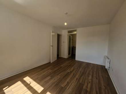 One bedroom, Selhurst Road, South Norwood, SE25 (with allocated parking)!, Image 12