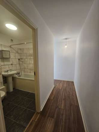 One bedroom, Selhurst Road, South Norwood, SE25 (with allocated parking)!, Image 14