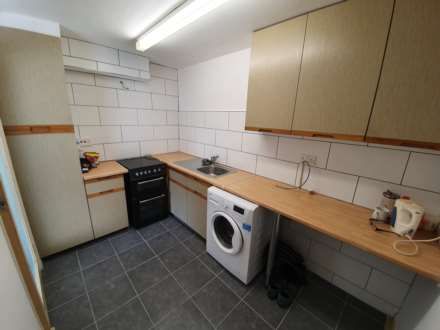One bedroom, Selhurst Road, South Norwood, SE25 (with allocated parking)!, Image 2