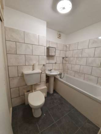 One bedroom, Selhurst Road, South Norwood, SE25 (with allocated parking)!, Image 4