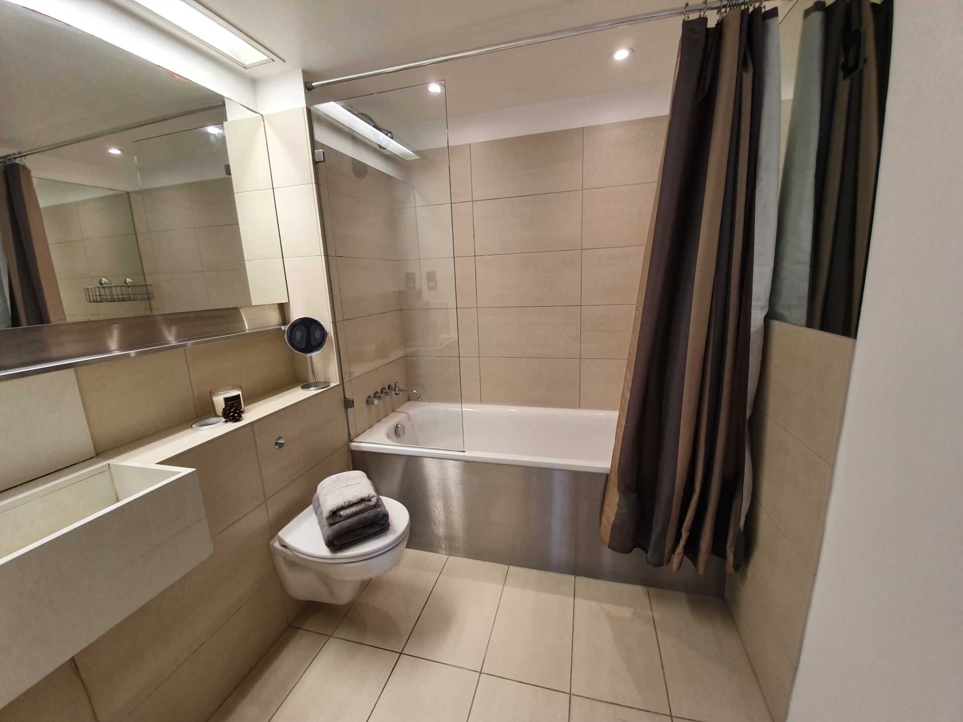5th Floor, luxury one bedroom in Seacon Tower, E14 8JX, Image 4