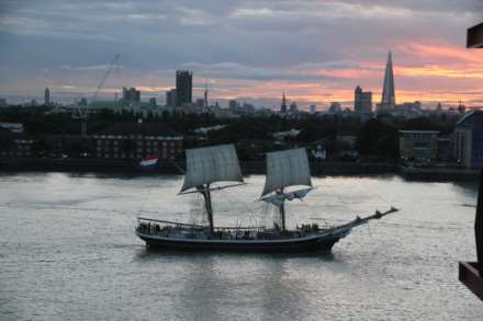 5th Floor, luxury one bedroom in Seacon Tower, E14 8JX, Image 2