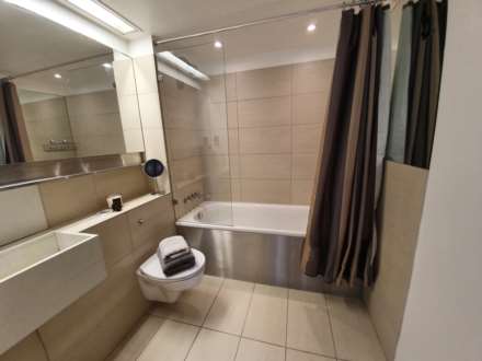 5th Floor, luxury one bedroom in Seacon Tower, E14 8JX, Image 4