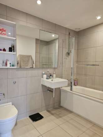 Warehouse Court, Woolwich SE18 w/Parking!, Image 4