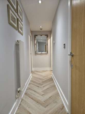 Millharbour, South Quay, E14 9NA (with allocated gated parking), Image 10