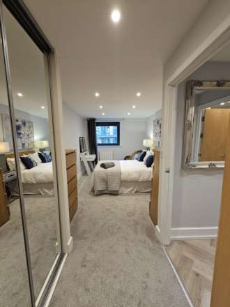 Millharbour, South Quay, E14 9NA (with allocated gated parking), Image 12