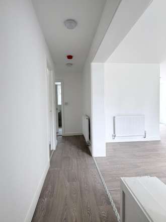 2 bedrooms, Carston Close, London SE12, Image 2