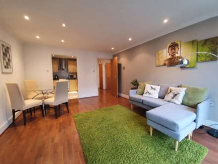 1 Bedroom Flat, Boardwalk Place, London E14 5SG