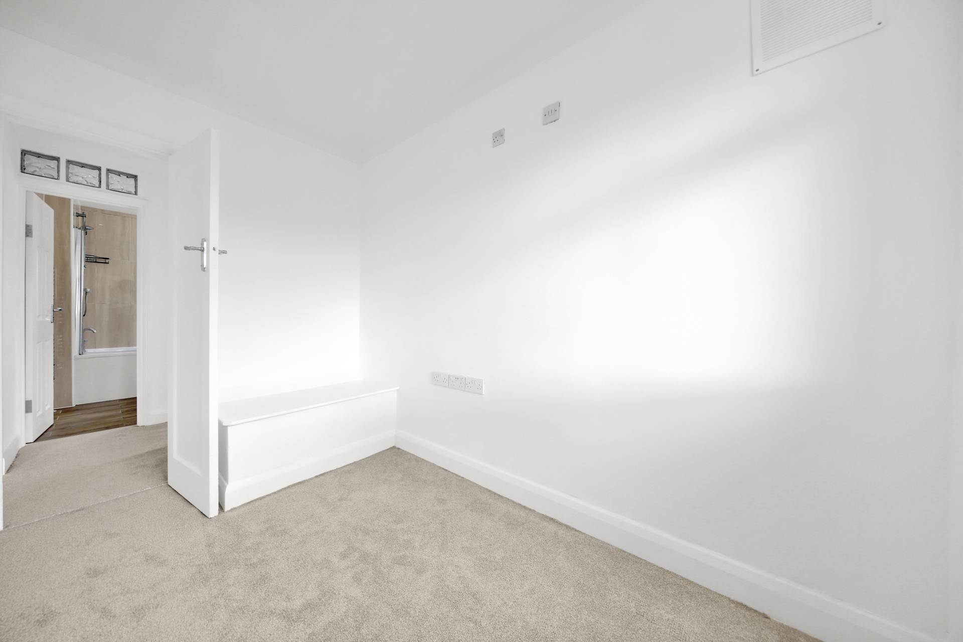 Newly decorated 3-bed semi-detached house,Bourne Vale, BR2 Bromley, Image 13