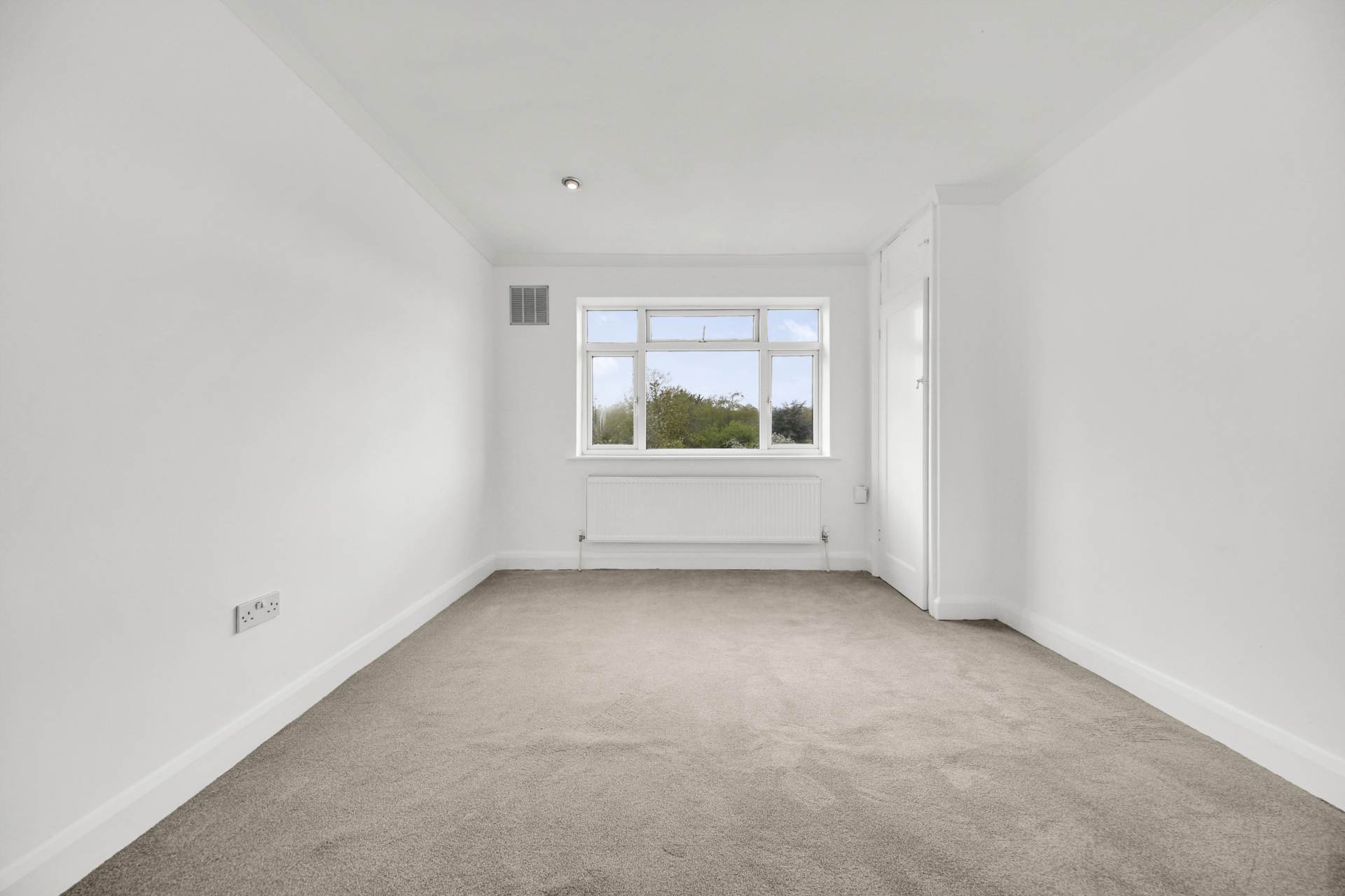 Newly decorated 3-bed semi-detached house,Bourne Vale, BR2 Bromley, Image 19