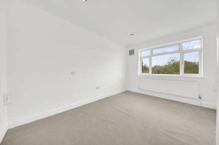 Newly decorated 3-bed semi-detached house,Bourne Vale, BR2 Bromley, Image 17