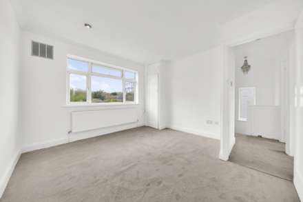 Newly decorated 3-bed semi-detached house,Bourne Vale, BR2 Bromley, Image 18