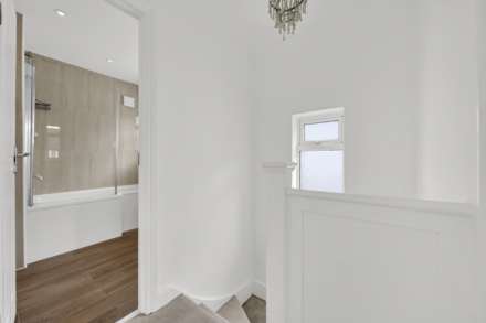 Newly decorated 3-bed semi-detached house,Bourne Vale, BR2 Bromley, Image 20