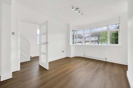Newly decorated 3-bed semi-detached house,Bourne Vale, BR2 Bromley, Image 5
