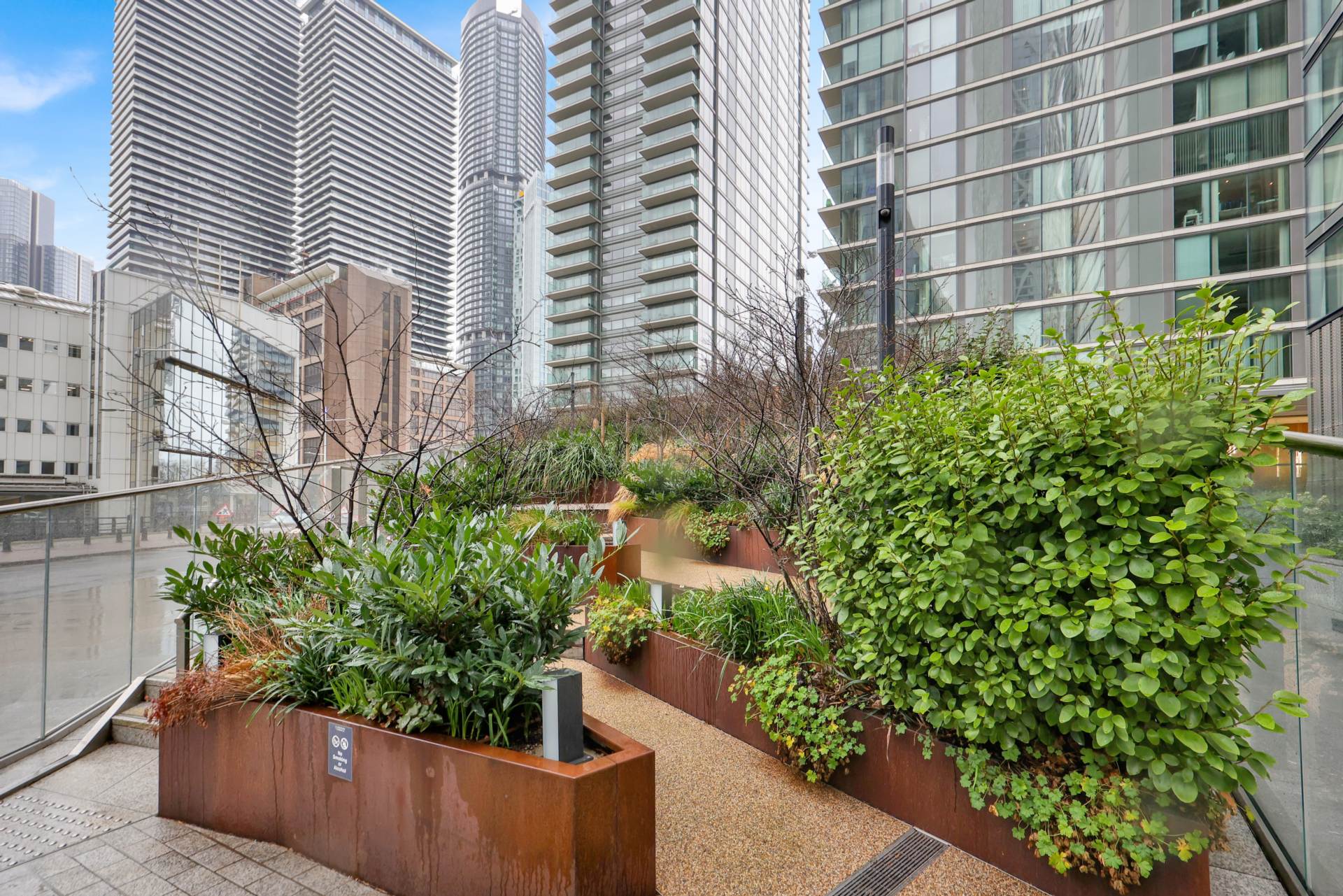 1 bedroom in Landmark West Tower, London E14, Image 14