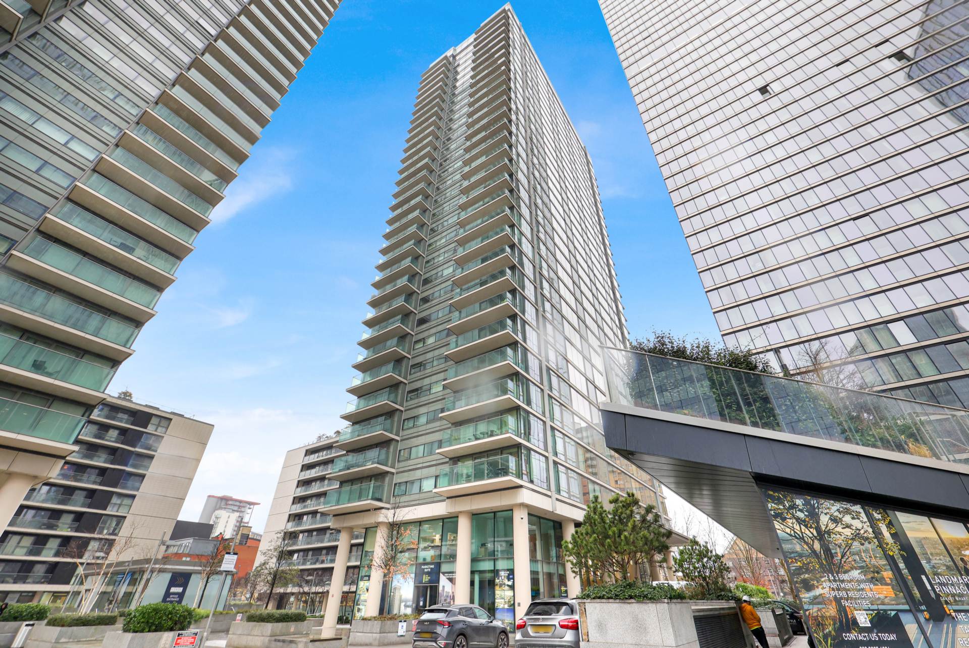 1 bedroom in Landmark West Tower, London E14, Image 15