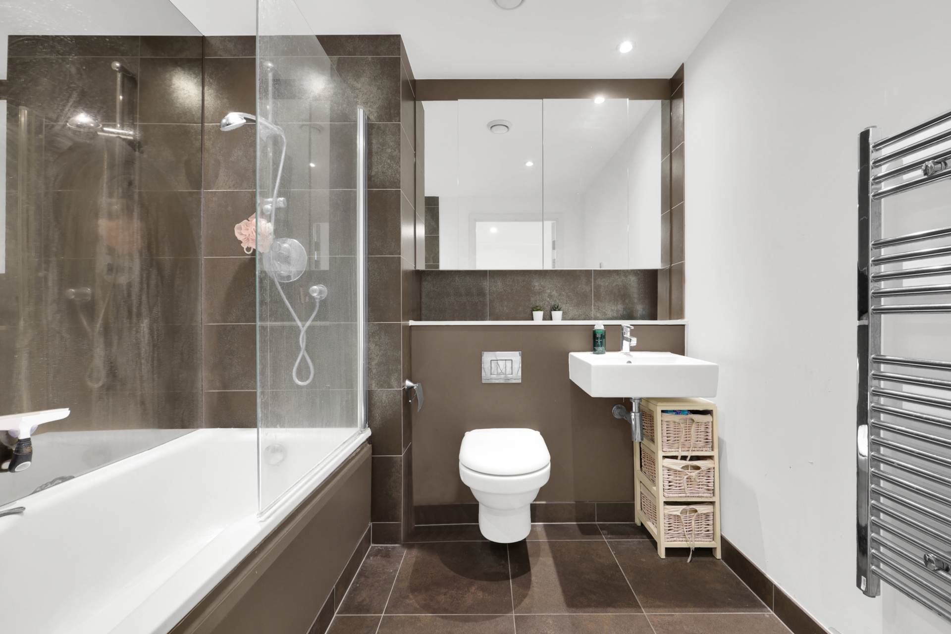 1 bedroom in Landmark West Tower, London E14, Image 4