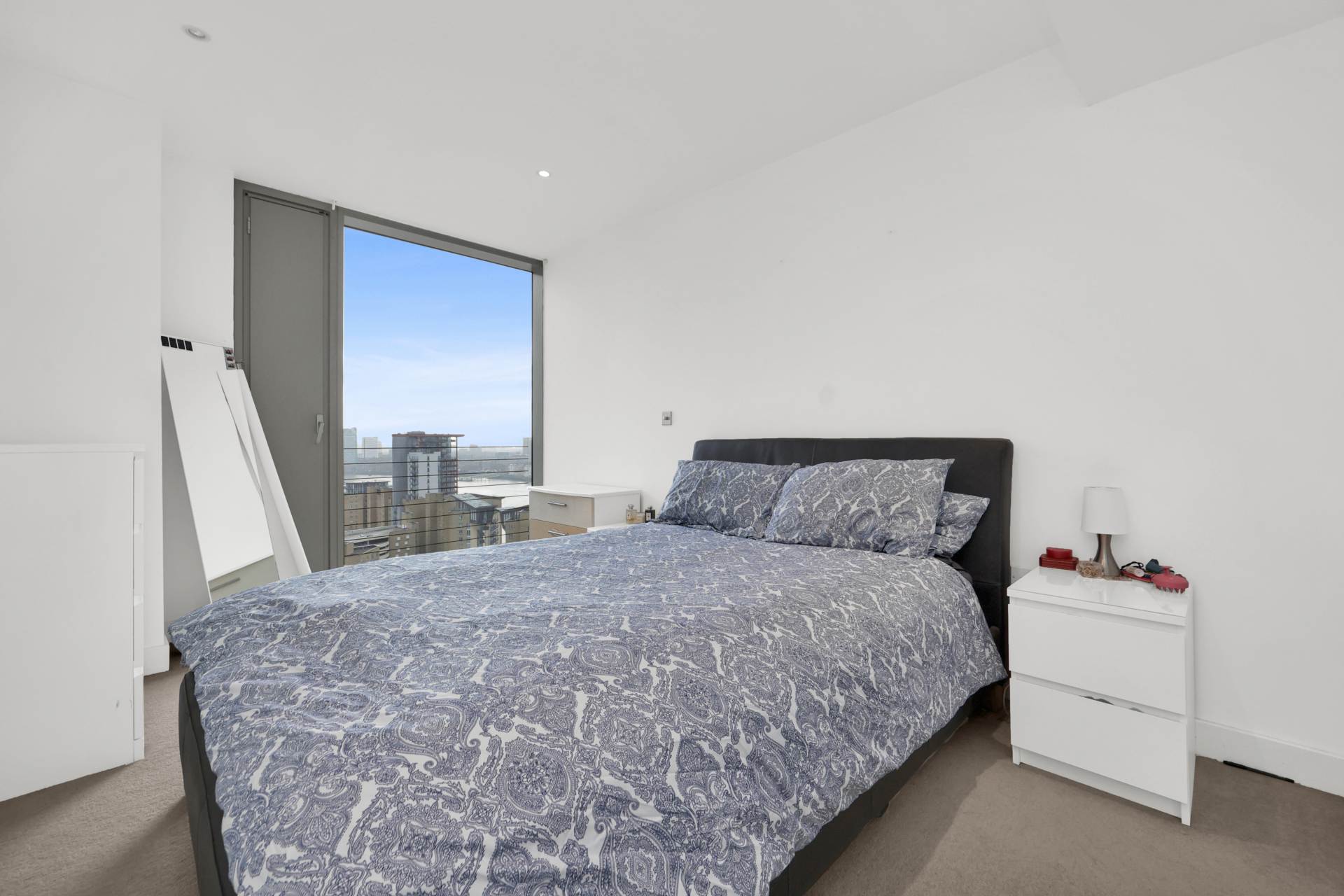 1 bedroom in Landmark West Tower, London E14, Image 5