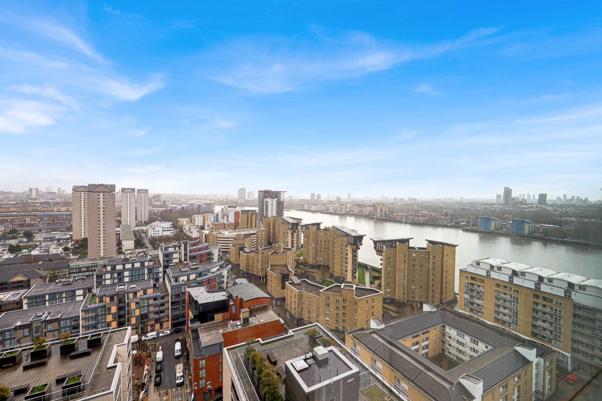 1 bedroom in Landmark West Tower, London E14, Image 6
