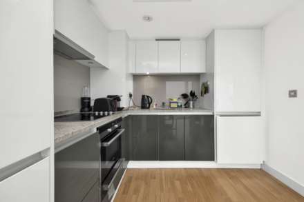 1 bedroom in Landmark West Tower, London E14, Image 10