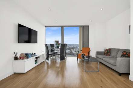 1 bedroom in Landmark West Tower, London E14, Image 7