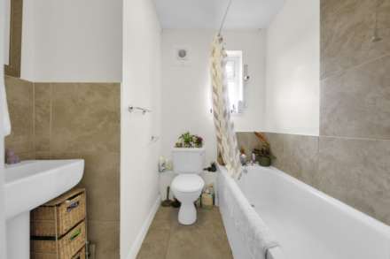 2 Bedroom Ground Floor Flat – Mosul Way, BR2 (Near Trinity Village), Image 4