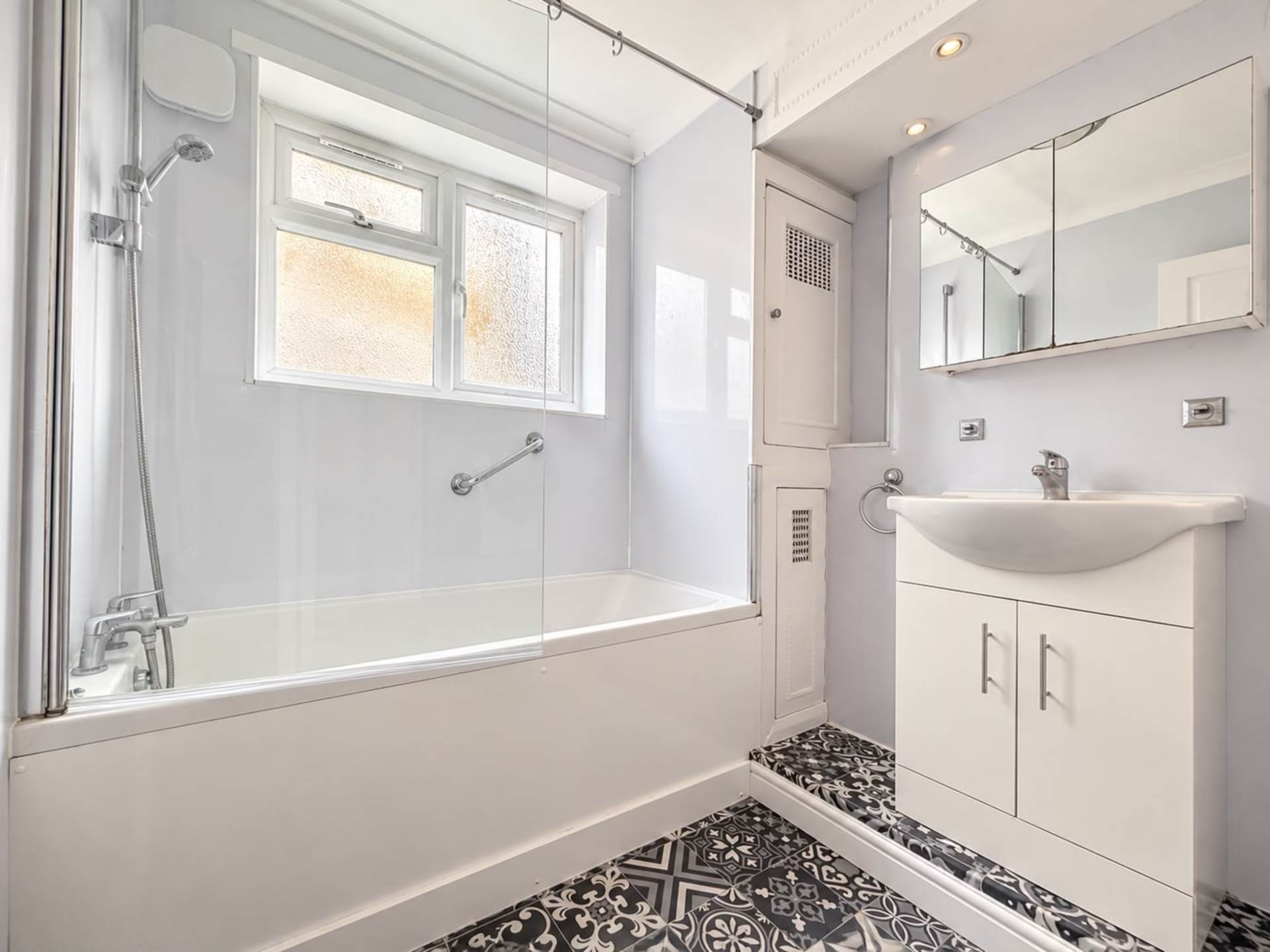 Coombe Dene, Bromley, Image 12