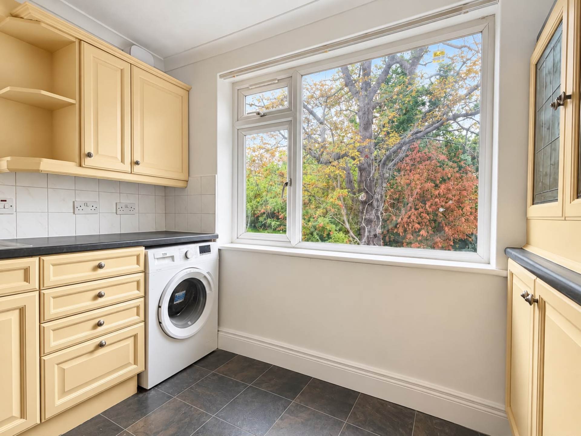 Coombe Dene, Bromley, Image 5