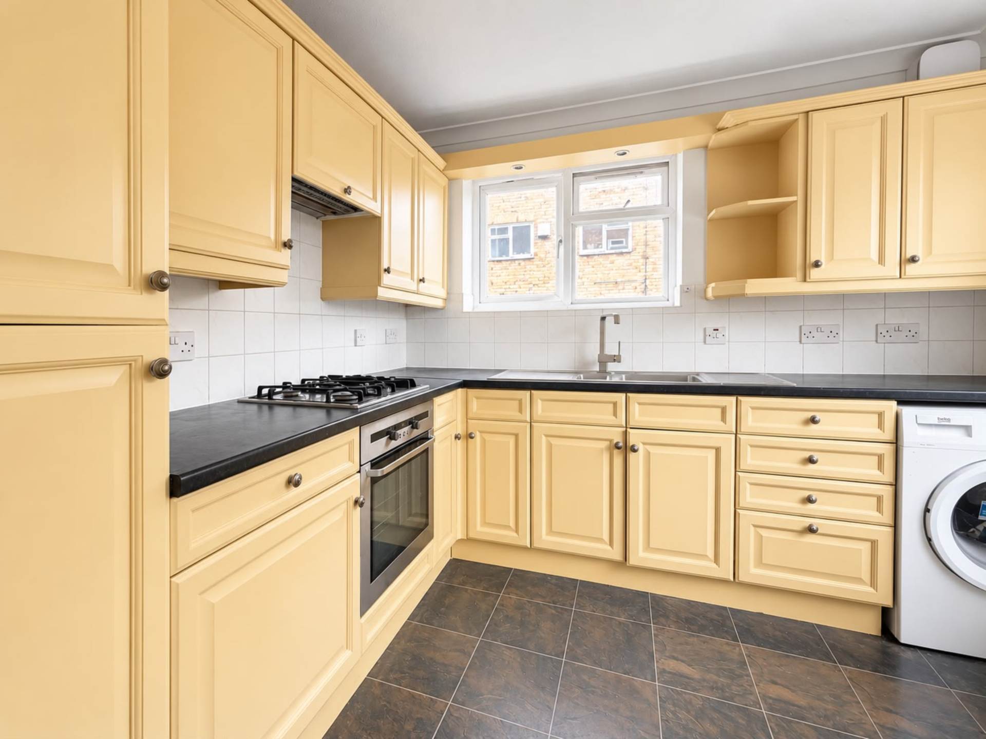Coombe Dene, Bromley, Image 6